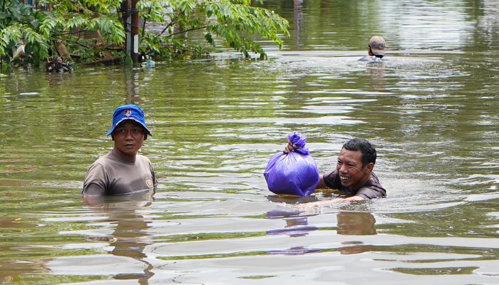 Banjir Maros dan Makassar, Ribuan Warga Terisolasi, Akses Lumpuh