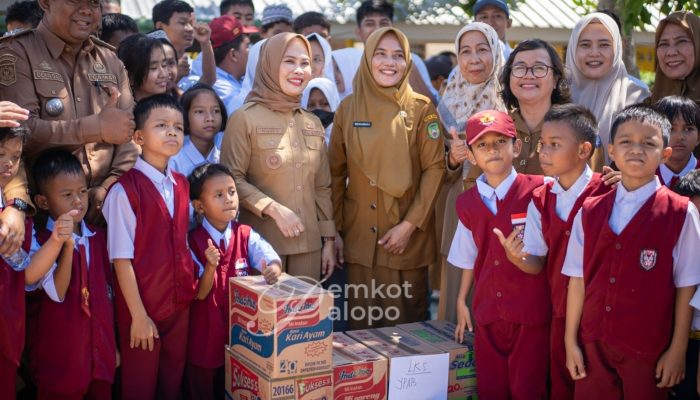 Wali Kota Palopo Salurkan Bantuan Rp2,5 Juta ke Dua LKS
