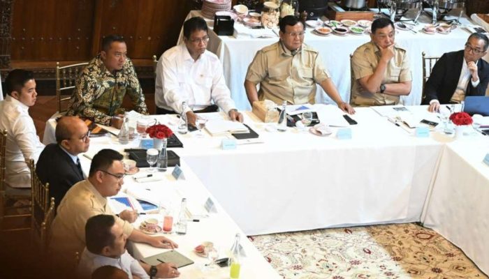 Presiden Prabowo Pimpin Rapat Strategis Bahas Pertanian, Ekonomi, dan Pendidikan