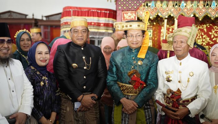 Hadiri Prosesi Gelar Adat, Bupati Luwu Apresiasi Kiprah Menteri Agama