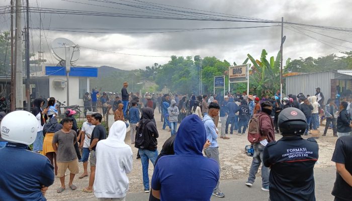 Warga dan Mahasiswa Luwu Geruduk PT BMS, Soroti Praktik Calo Tenaga Kerja