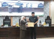 Pemkab Luwu Timur Serahkan Ranperda APBD 2026 ke DPRD