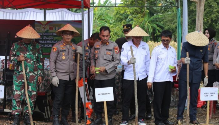 Forkopimda Luwu Bersama Polres Tanam Jagung Serentak Kuartal IV
