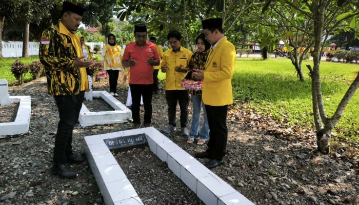HUT ke-61, Golkar Luwu Gelar Ziarah dan Tabur Bunga di Makam Pahlawan Belopa