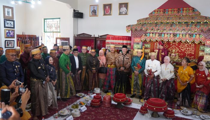 Menteri Agama Prof. Nazaruddin Umar Terima Gelar Adat Kedatuan Luwu