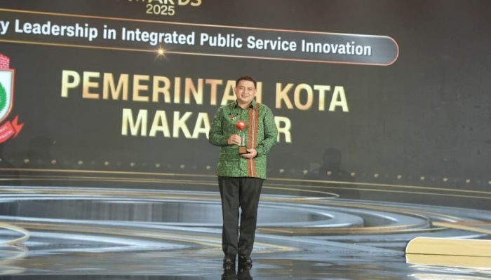 Munafri Arifuddin Bawa Makassar Raih Dua Penghargaan CNN Indonesia Awards 2025
