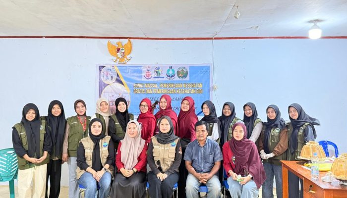 Libatkan Dosen dan Mahasiswa, STIKES Datu Kamanre Beri Layanan Kesehatan Gratis