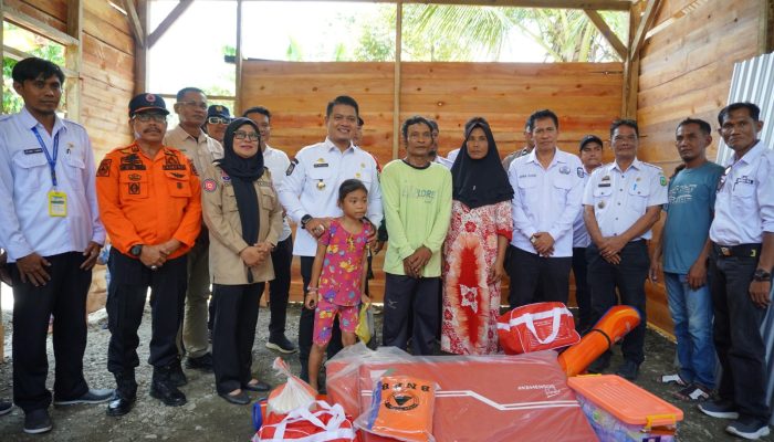 Wabup Luwu Tinjau Korban Angin Kencang di Lamasi