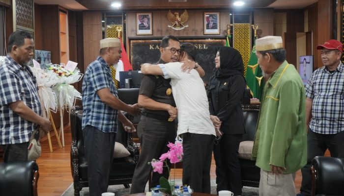 Kajati Sulsel Ajak Pemprov Tinjau Ulang SK PTDH Dua Guru Luwu Utara