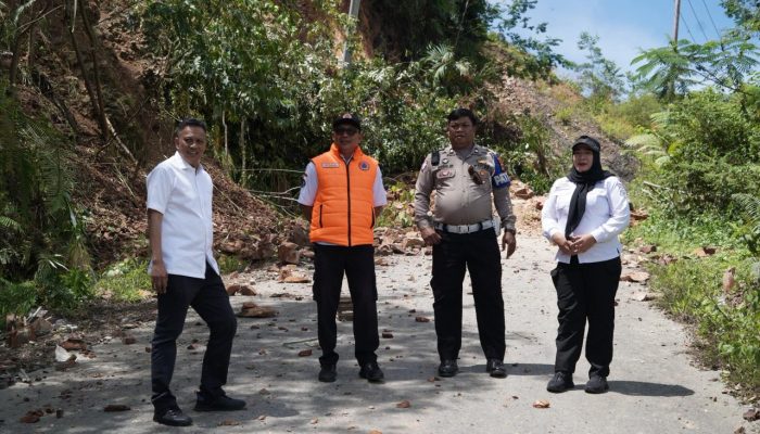 Pemkot Palopo Tinjau Longsor di Poros Palopo–Bastem