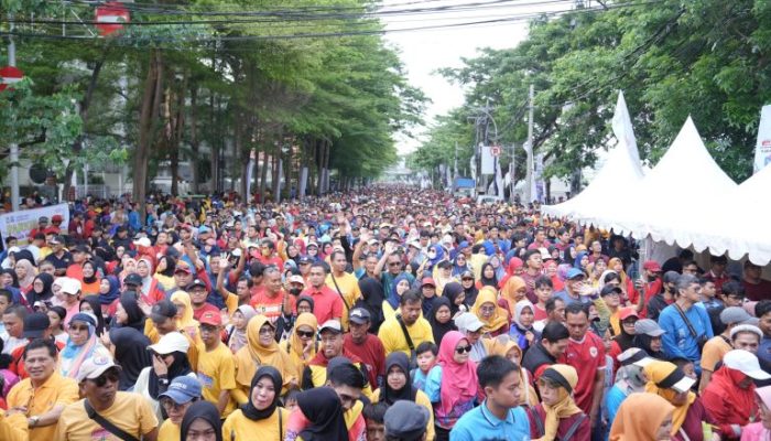 Semarak HUT Makassar ke-418, Jalan Sehat Warnai Pantai Losari
