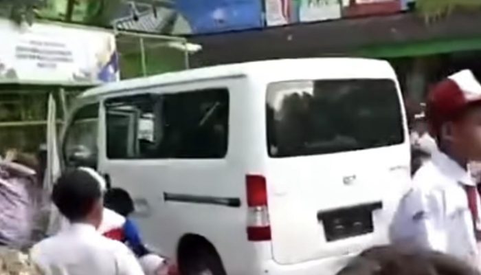 Diduga Salah Injak Pedal, Mobil MBG Tabrak Barisan Siswa di Halaman Sekolah