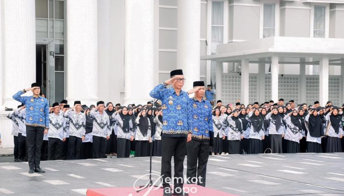 Plh Sekda Palopo Pimpin Upacara Peringatan HUT PGRI dan KORPRI di Balai Kota