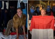 Dendam Dideportasi, Bintang Porno Inggris Lecehkan Bendera Indonesia di Depan KBRI