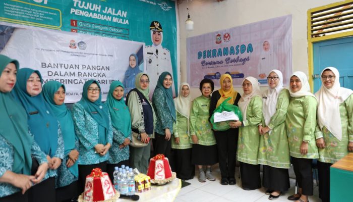 TP PKK dan Dekranasda Makassar Salurkan Bantuan Pangan untuk 850 Perempuan Prasejahtera
