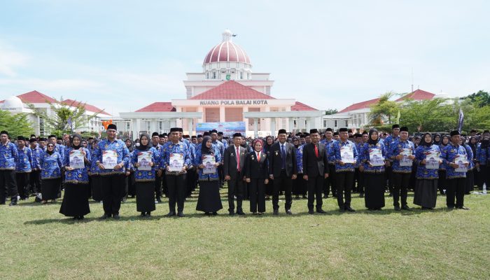 Pemkot Palopo Serahkan SK kepada 3.297 PPPK Paruh Waktu