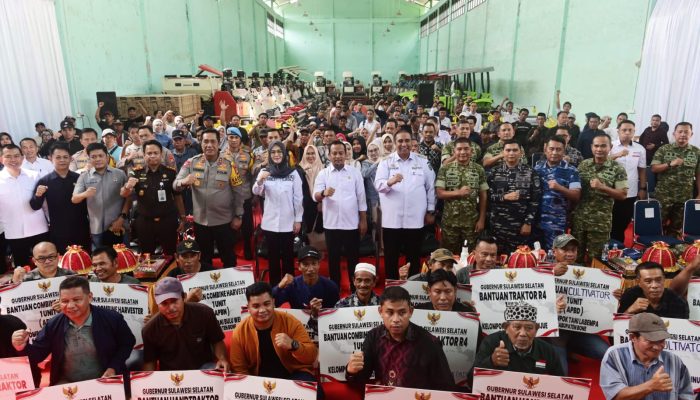 Salurkan Alsintan Rp120 Miliar, Andi Sudirman: Ketua Kelompok Harus Adil