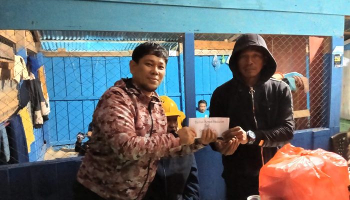 Solidaritas Sesama Jurnalis, SMSI Luwu Bantu Jumardin Pasca Rumahnya Terbakar