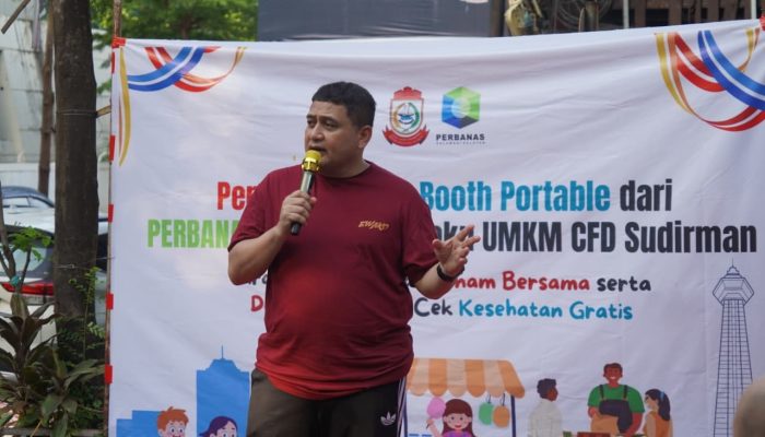 Munafri Arifuddin Serahkan Bantuan Booth Portable PERBANAS untuk UMKM CFD Sudirman