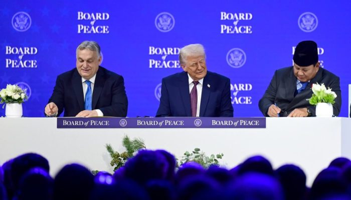 Ditepuk Trump dan Disebut “Pria Tangguh”, Prabowo Resmi Bawa RI Masuk Dewan Perdamaian