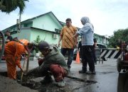 Korbankan Hari Libur, Wali Kota Makassar Cek Perbaikan Jalan Akses Pasar Lelong