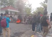 Demo Mahasiswa di Palopo Ricuh, Massa Paksa Masuk Kantor Wali Kota