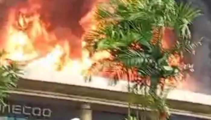 Heboh Mal Ciputra Cibubur Terbakar, Diduga Dipicu Percikan Las