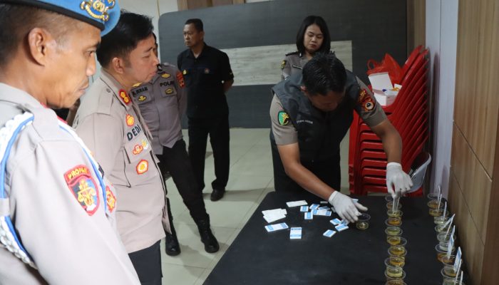 Dadakan Usai Apel, Puluhan Personel Polres Palopo Jalani Tes Urine, Begini Hasilnya