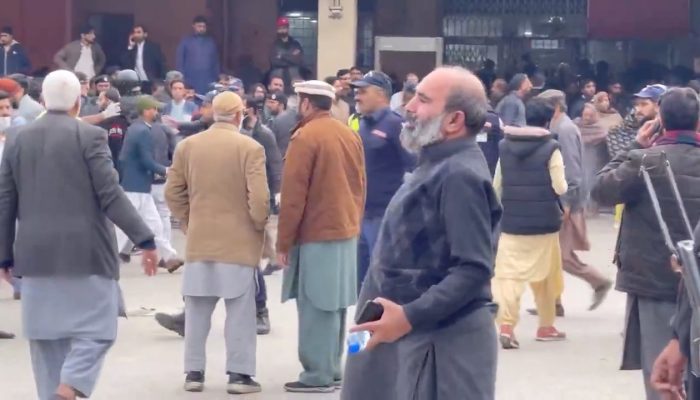 Bom Bunuh Diri Guncang Masjid Islamabad Iran, 31 Jemaah Tewas Saat Salat