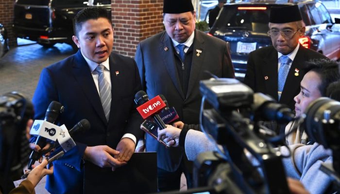 Seskab Letkol Teddy Tepis Kabar Anggaran MBG Korbankan Anggaran Pendidikan