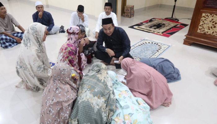 Tanpa Sekat, Bupati Andi Rahim Tarawih dan Dengarkan Curhat Warga Marobo