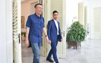 Temukan Jejak Watermark dan Emboss, Rismon Sianipar Pastikan Ijazah Jokowi Autentik