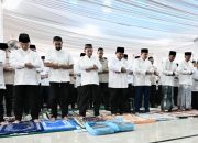 Rayakan Lebaran Bersama Korban Banjir, Presiden Apresiasi Sinergi TNI-Polri dan BNPB