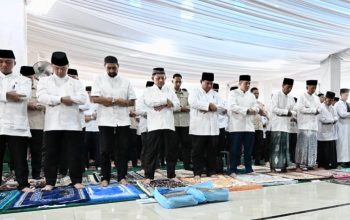 Rayakan Lebaran Bersama Korban Banjir, Presiden Apresiasi Sinergi TNI-Polri dan BNPB