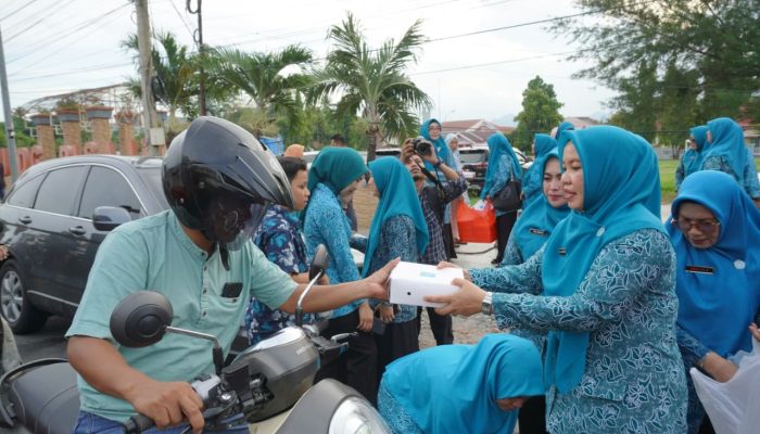 Momen Kehangatan TP PKK Luwu Berbagi Takjil dan Buka Puasa Bersama