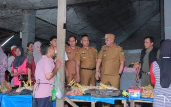 Bupati Patahudding Pantau Harga Sembako di Pasar Cilallang Menjelang Idulfitri