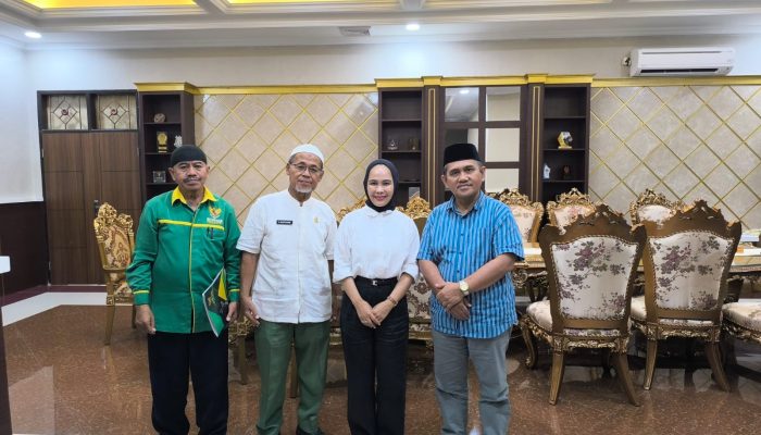 Percayakan Pengelolaan ZIS, Wali Kota Palopo Serahkan Zakat ke Baznas