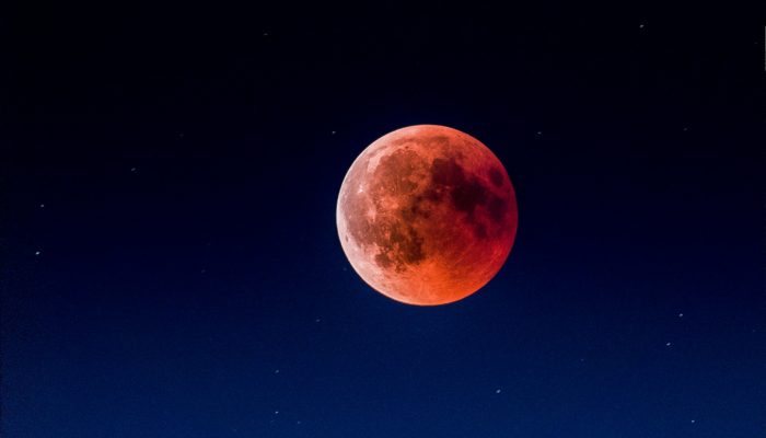 Langit Indonesia Dihiasi Blood Moon Malam Ini, Fenomena Langka di Pertengahan Ramadan