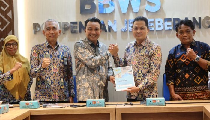 Atasi Persoalan Banjir Malangke, Bupati Luwu Utara Percepat Pembangunan Tanggul Permanen