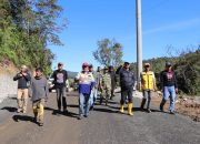 Cek Langsung Pengerjaan Jalan Seko, Bupati Inginkan Infrastruktur yang Tahan Lama