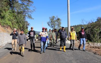 Cek Langsung Pengerjaan Jalan Seko, Bupati Inginkan Infrastruktur yang Tahan Lama