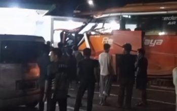 Tabrakan Dini Hari di Jalan Topoka Luwu, Kondektur Truk Tewas dan Belasan Penumpang Selamat