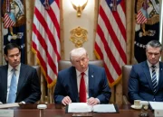 Kehabisan Dana Lawan Iran, Donald Trump Minta Tambahan 25 Kuadriliun Rupiah