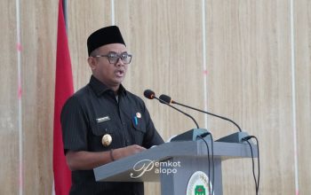 Wawali Akhmad Syarifuddin Serahkan LKPJ Wali Kota Palopo Tahun 2025 ke DPRD