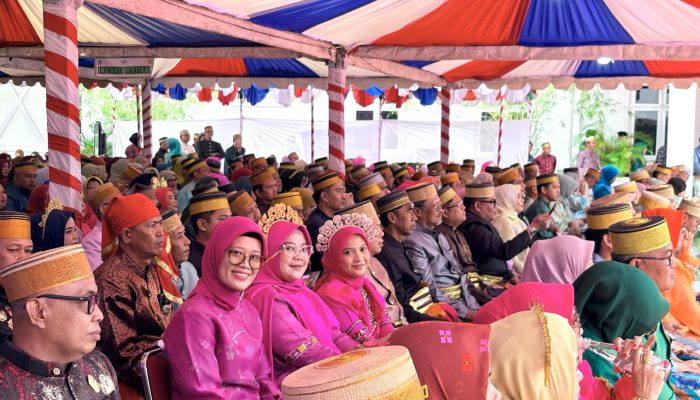 Saksikan Penyucian Benda Pusaka, Delegasi Luwu Timur Apresiasi Tradisi Adat Bone