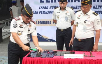 Deklarasi Zero HALINAR, Kepala Lapas Palopo Pimpin Langsung Pemusnahan Barang Terlarang