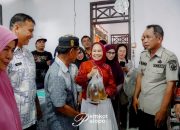 Ringankan Beban Warga, Pemkot Palopo Bagikan Beras dan Minyak Goreng di Enam Kelurahan