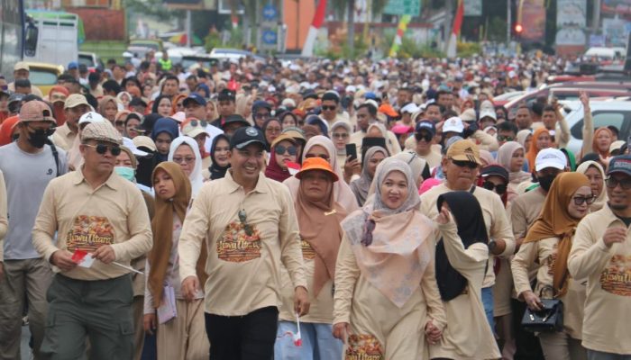 Ribuan Warga Padati Jalur Dua Masamba Ikuti Jalan Sehat HUT ke-27 Luwu Utara