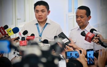 Seskab Teddy Indra Wijaya Pastikan Pemerintah Evaluasi Perusahaan Taksi Green SM