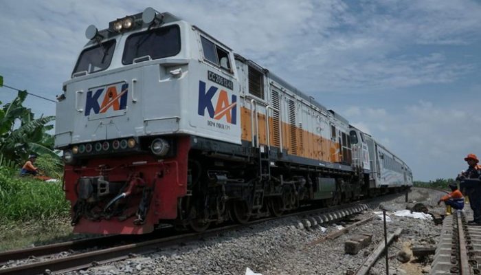 Netizen Ramai-ramai Tolak Wacana Menteri PPPA Jadikan Pria Tameng di Ujung KRL